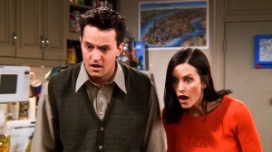Matthew Perry salvò Friends, grazie a lui Chandler non tradì Monica