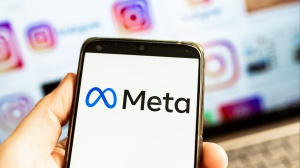 Meta, nuovi aggiornamenti in arrivo: su Facebook e Instagram torna l'ordine cronologico