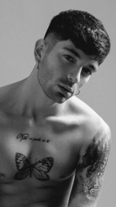 Mose sarà ospite domani di Radio Zeta, il giovane cantautore milanese popolarissimo sui social