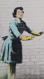 Nuovo murale di Banksy contro la violenza domestica in occasione di San Valentino