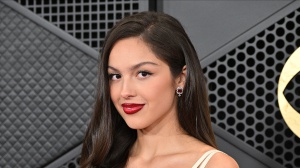 Olivia Rodrigo annuncia l'album deluxe "GUTS (Spilled)" con 5 brani inediti 