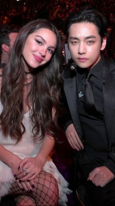 Olivia Rodrigo e V dei BTS: nuovo amore? Cosa ha detto l’artista sul red carpet dei Grammy