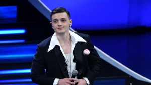 Olly dopo Sanremo brinda ad un altro successo. Vi raccontiamo cosa sta accadendo