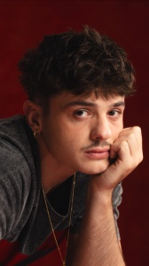 Olly su Radio Zeta lancia Tutta Vita: “Un dialogo con un mio alter ego che commenta e mi prende in giro”