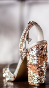 Pailettes, velluto e cristalli. Sono questi i look di Capodanno 2023!