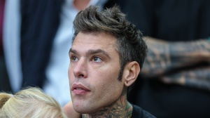 Paura per Fedez: ricovero in ospedale? La Ferragni torna da Parigi all'improvviso