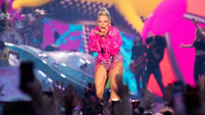 Pink ferma il suo concerto in Australia: una fan ha le contrazioni