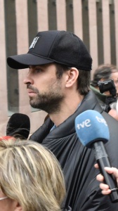 Piqué risponde al “brano-frecciatina” di Shakira con un Casio in mano: “Questo orologio è per sempre”