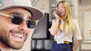Rocco Hunt e le sorprese che non ti aspetti: il rapper assistente di volo per un giorno