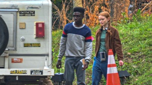 Sadie Sink rivela che il suo primo bacio è stato sul set con la co-star di Stranger Things