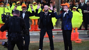 Sanremo 2024, John Travolta non firma la liberatoria per il "Ballo del qua qua" 