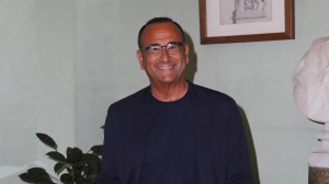 Sanremo 2025, Carlo Conti al lavoro sul regolamento. Ecco il criterio per la scelta dei cantanti....