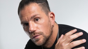 Sanremo 2026, Enrico Nigiotti in gara con il brano “Ogni volta che non so volare”