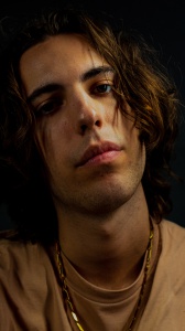 Sanremo Giovani, GrenBaud è tra i finalisti con il brano “Mama”. Scopriamo di più sul fenomeno di Twitch