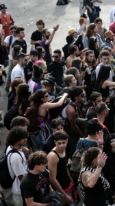 "Second hand": l'ultima tendenza della Generazione Zeta, ecco cosa va di moda