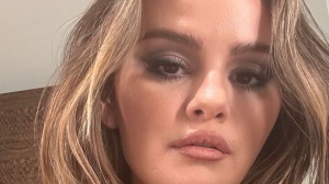 Selena Gomez cambia look, ecco le foto del suo nuovo colore di capelli