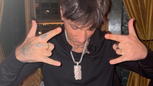 Sfera Ebbasta e Ultimo insieme a New York: spunta l'indizio social che accende i rumor sul nuovo album "PURO$ANGUE"