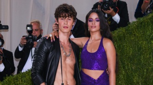 Shawn Mendes e Camila Cabello sono fidanzati? Ecco il nuovo video mano nella mano!