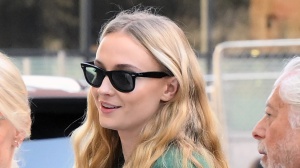 Sophie Turner bacia Peregrine Pearson durante il divorzio da Joe Jonas