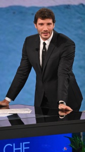 Stefano De Martino risponde a Belen Rodriguez e "scomoda" Charlie Chaplin 