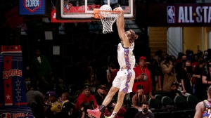 Tamberi-show anche sul campo da basket: schiacciate da paura in una notte da stella NBA