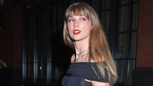 Taylor Swift e Travis Kelce stanno insieme? Ecco i 3 indizi che parlano chiaro