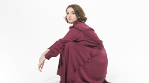 Tecla Insolia ospite di Radio Zeta, la giovane cantante presenterà domani il suo nuovo singolo