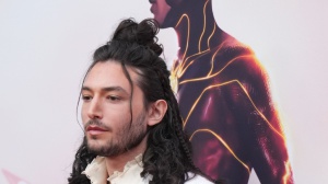 The Flash: Ezra Miller partecipa alla premier. È la sua prima apparizione pubblica da anni