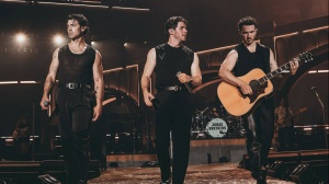 The O.C. is back? I Jonas Brothers e i Phantom Planet cantano California