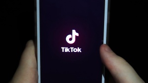 TikTok fenomeno social? Un italiano su tre lo usa ogni mese