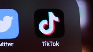 TikTok, Joe Biden firma la legge che vieta l'utilizzo dell'app cinese negli Stati Uniti