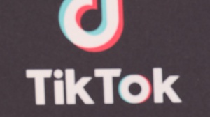 TikTok, la "Blue Monday" battle diventa virale: come nasce il trend del finto combattimento