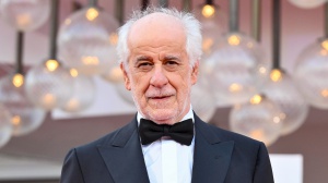 Toni Servillo canta il brano di Guè nel nuovo film di Paolo Sorrentino 