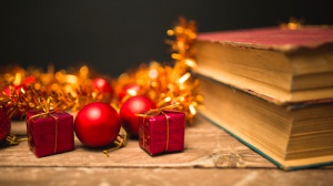 Tra i pacchi sotto l'albero non possono mancare: i libri più regalati di Natale 2021