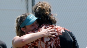 Tsitsipas e Badosa: sono ufficialmente fidanzati e lo ammettono in tv. Ecco il video romantico!