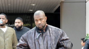 Venezia, Kanye West e Bianca Censori espulsi per "atti osceni a bordo"