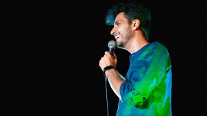 Vincenzo Comunale, l'arte della Gen Z di ribaltare la realtà con una comicità non urlata
