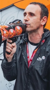 Zerocalcare annuncia la sua nuova serie animata: “Due spicci” arriverà su Netflix nel 2026