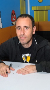 Zerocalcare torna su Netflix con la sua matita pungente, ironica e necessaria 