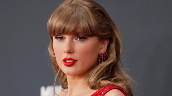 È uscito The Life of a Showgirl: il nuovo album di Taylor Swift 