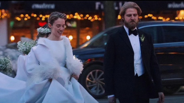 Matrimonio a sorpresa nel giorno di San Valentino: nozze intime per Maya Hawke