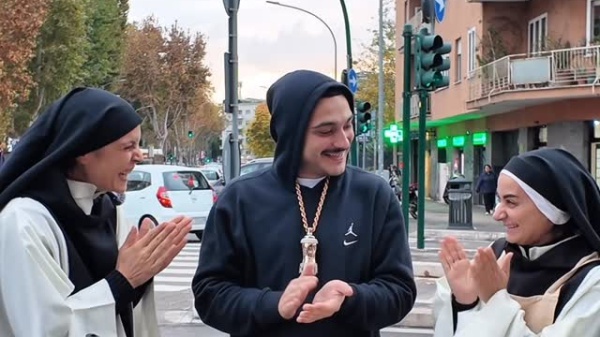 Suore virali lanciano Papa V