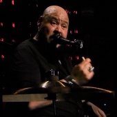 Pearl Jam, Abe Laboriel Jr. alla batteria: la prova dell’Ohana e il futuro dopo Matt Cameron