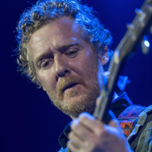 Addio a Glen Hansard, il cantautore è scomparso a 56 anni in seguito ad un incidente