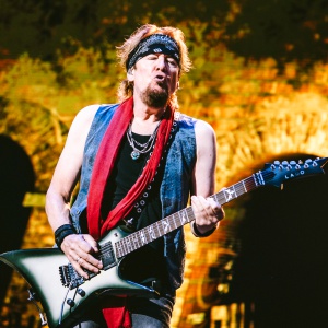 Adrian Smith: il suono degli Iron Maiden, tra melodia e un assolo in hangover