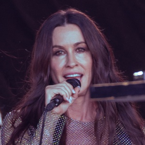 Alanis Morissette fa causa all’ex tour manager: le accuse di ricatto