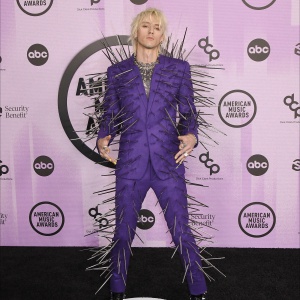American Music Awards, a Machine Gun Kelly, Ghost e Maneskin i premi rock