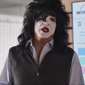 Billy Idol e Paul Stanley tornano in ufficio per uno spot