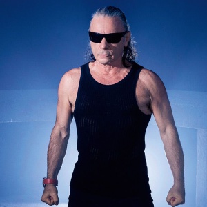 Bruce Dickinson in una tribute band degli ABBA (per un film)