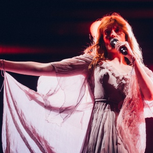 Florence Welch ricoverata d'urgenza interrompe il tour
